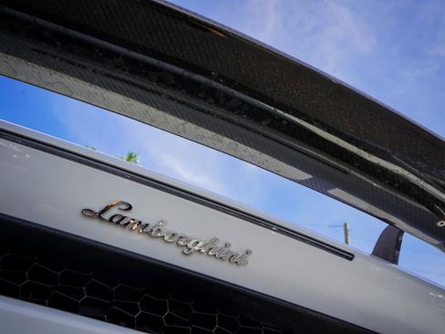 Used 2015 Lamborghini Huracan LP 610-4 image 7