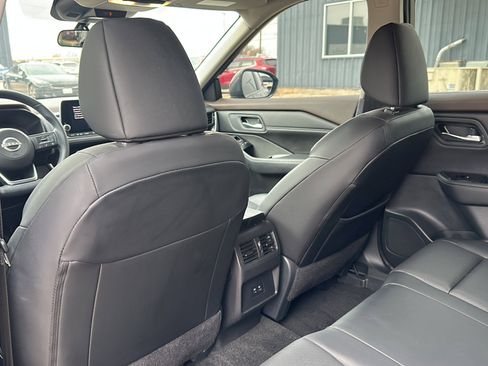 Used 2023 Nissan Rogue SV w/ SV Premium B Package image 17