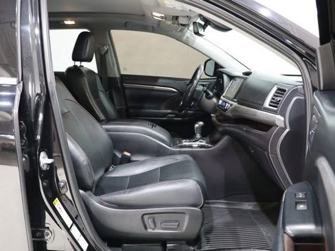 Used 2019 Toyota Highlander Limited Platinum AWD/4WD image 33