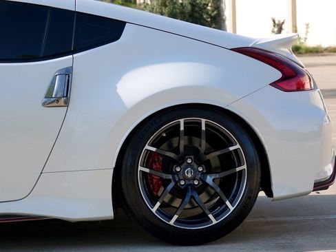 Used 2018 Nissan 370Z NISMO image 22