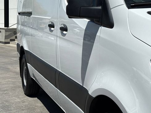 Used 2025 Mercedes-Benz Sprinter 2500 image 8