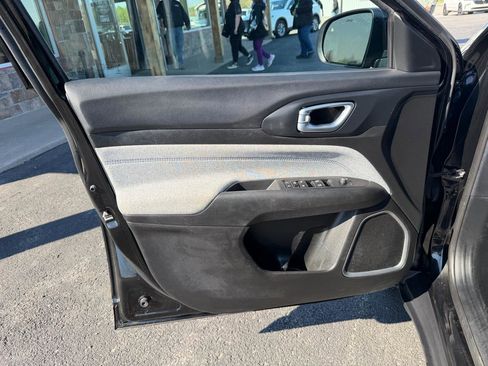 Used 2023 Jeep Compass Latitude w/ Convenience Group image 12