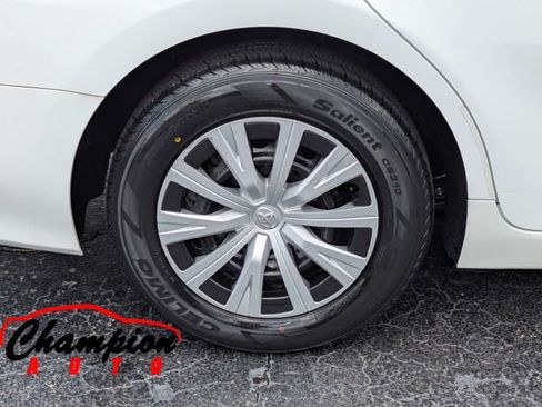 Used 2018 Toyota Camry FWD image 11