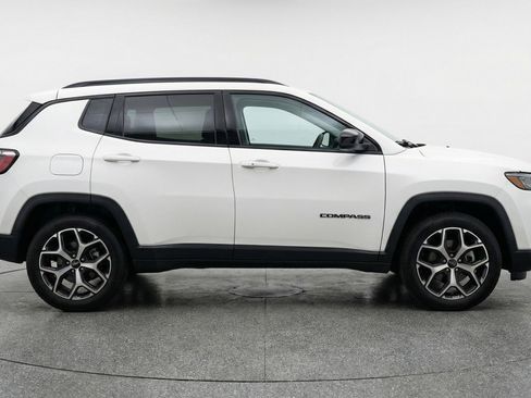Used 2025 Jeep Compass Limited AWD/4WD image 11