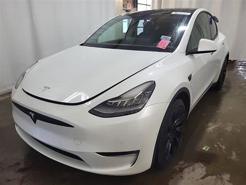 Used 2021 Tesla Model Y Long Range AWD/4WD image 3