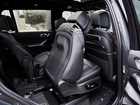 Used 2026 BMW X7 M60i AWD/4WD image 48