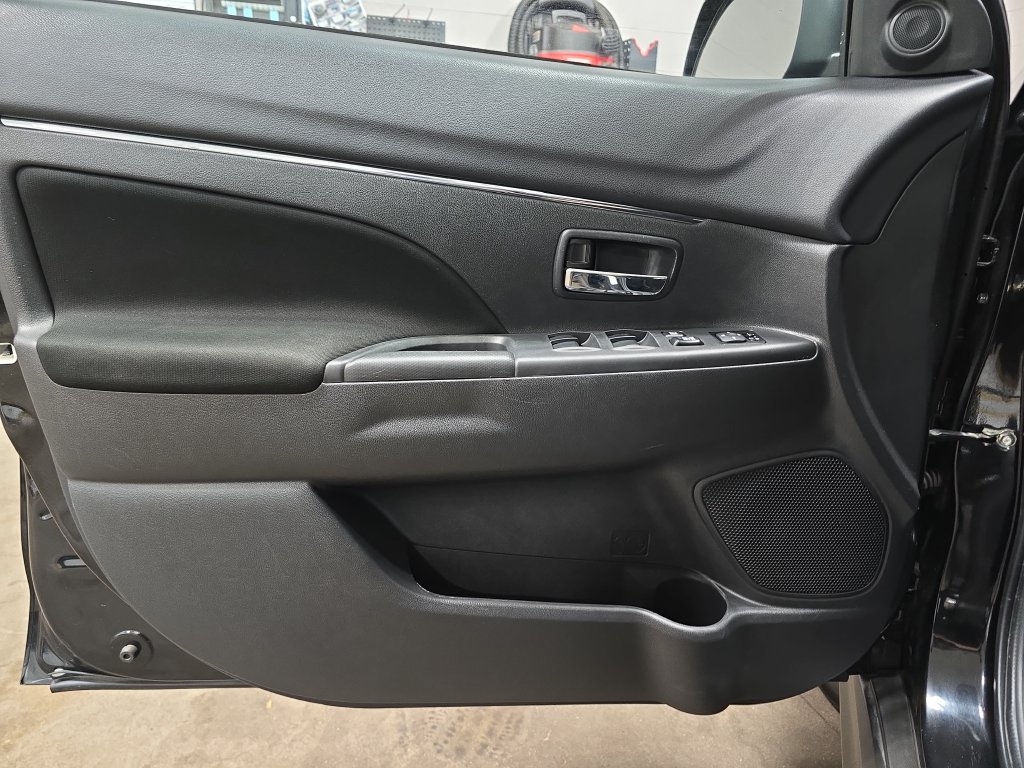 Used 2025 Mitsubishi Outlander Sport ES AWD/4WD image 26