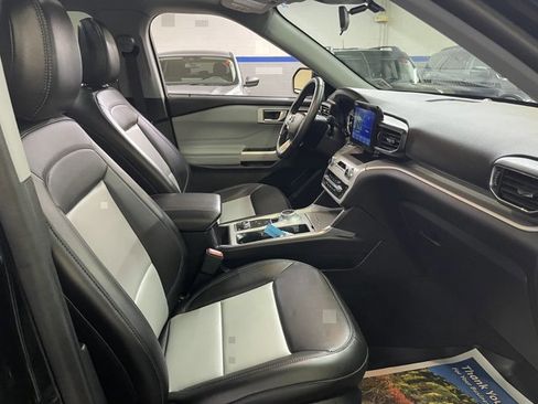 Certified 2022 Ford Explorer XLT w/ Equipment Group 202A AWD/4WD image 17