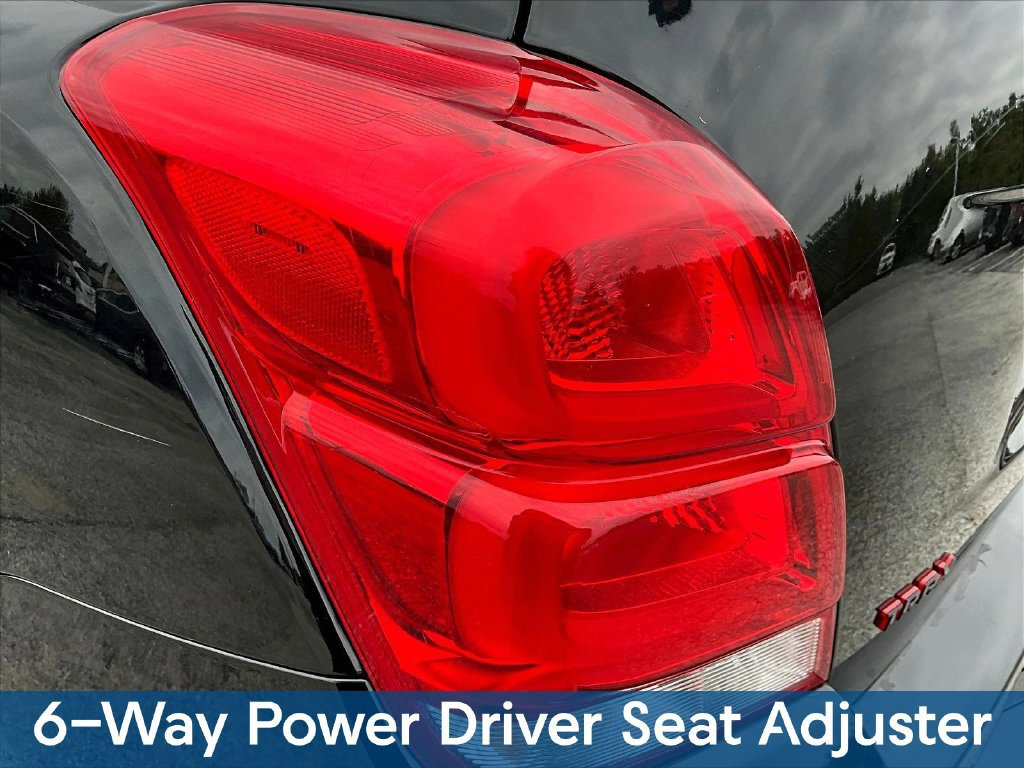 Used 2019 Chevrolet Trax LT w/ Sun & Sound Package AWD/4WD image 25