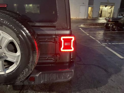 Used 2020 Jeep Wrangler Unlimited Sport S image 17