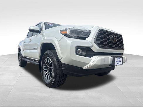 Used 2023 Toyota Tacoma TRD Sport w/ Technology Package image 8