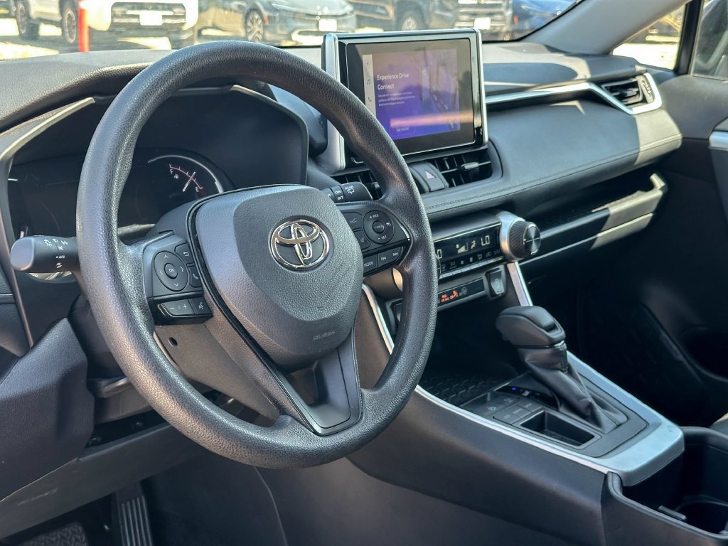 Used 2025 Toyota RAV4 XLE FWD image 12