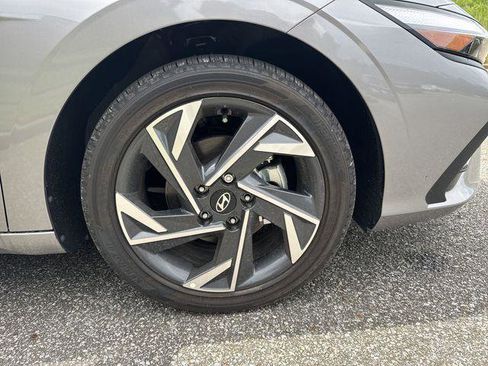 New 2025 Hyundai Elantra SEL image 12