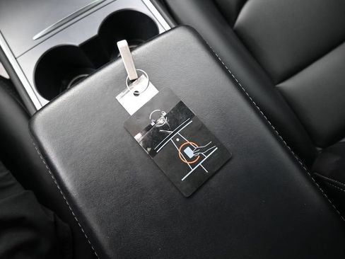 Used 2023 Tesla Model 3 Standard Range RWD image 18