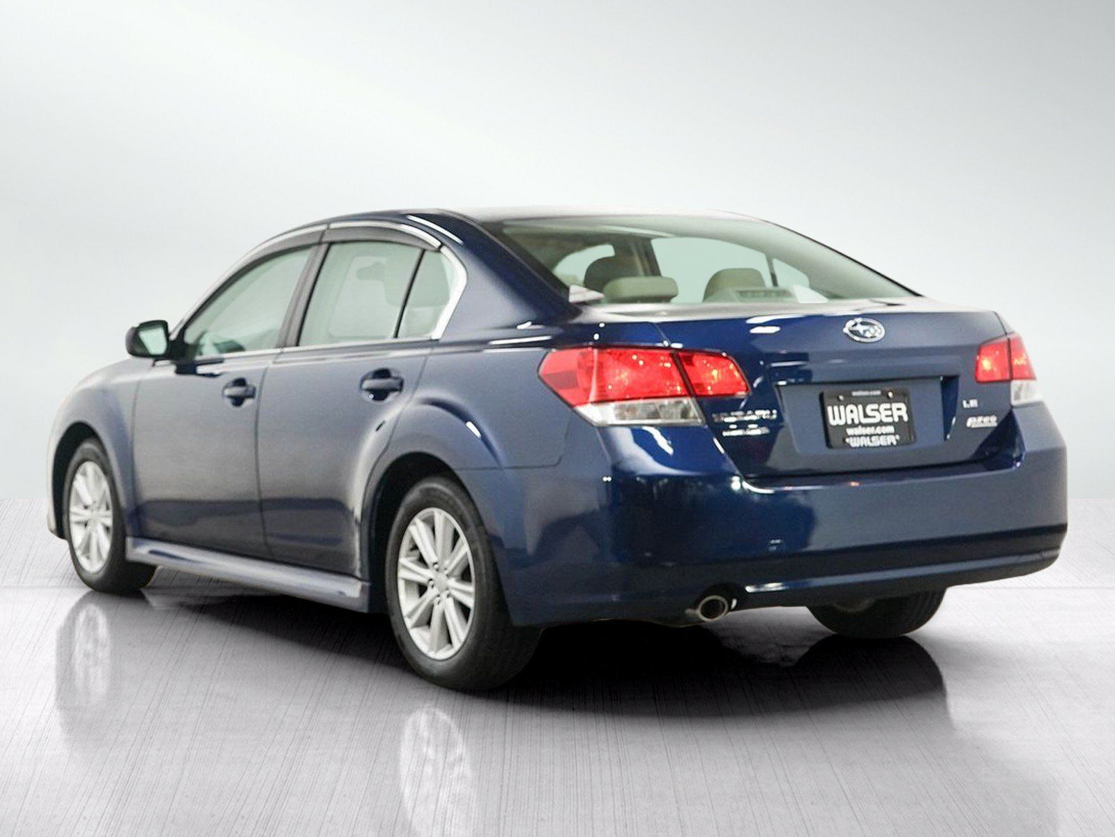 Used 2010 Subaru Legacy 2.5i Premium AWD/4WD image 3