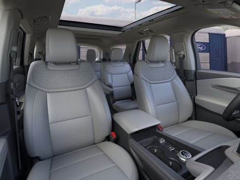 New 2026 Ford Explorer Active w/ Active Comfort Package AWD/4WD image 8