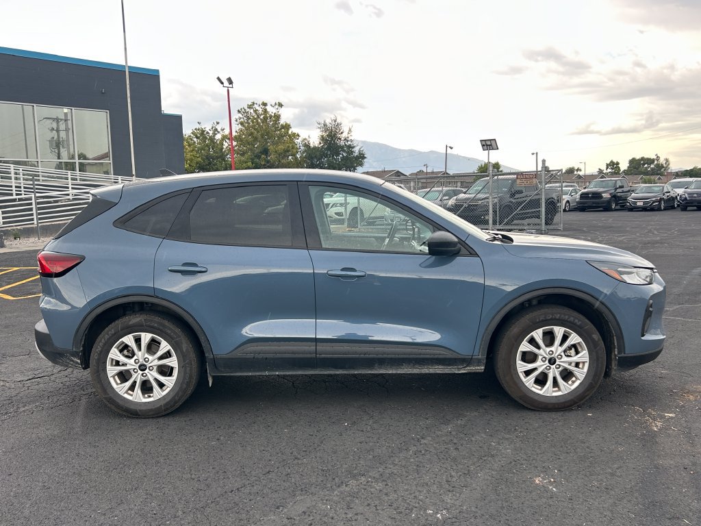 Used 2025 Ford Escape Active AWD/4WD image 2