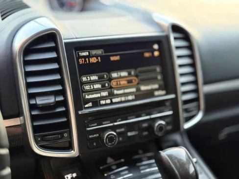 Used 2012 Porsche Cayenne Turbo image 13