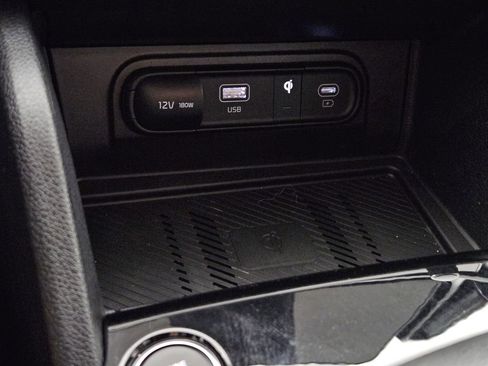 Used 2025 Kia Sportage EX image 15