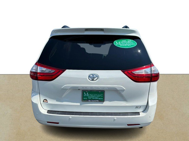 Used 2017 Toyota Sienna XLE Premium FWD image 5