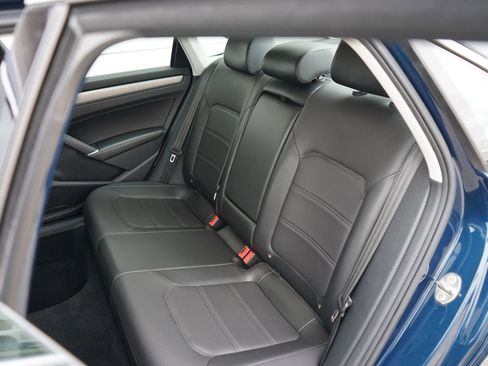 Used 2022 Volkswagen Passat 2.0T SE image 34