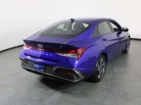 Certified 2025 Hyundai Elantra Sport image 15