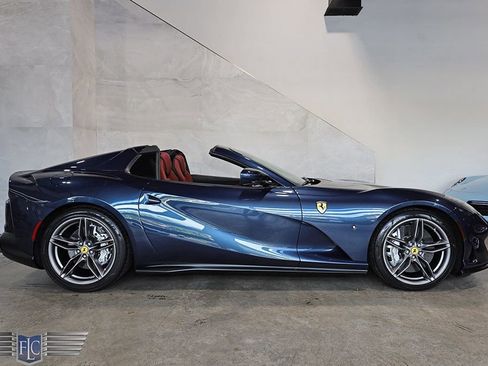 Used 2021 Ferrari 812 GTS image 2