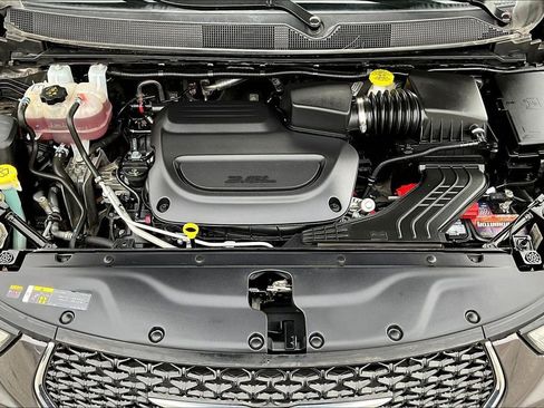 Used 2023 Chrysler Pacifica Touring-L image 29