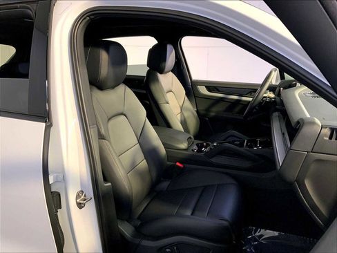 Certified 2025 Porsche Cayenne image 18