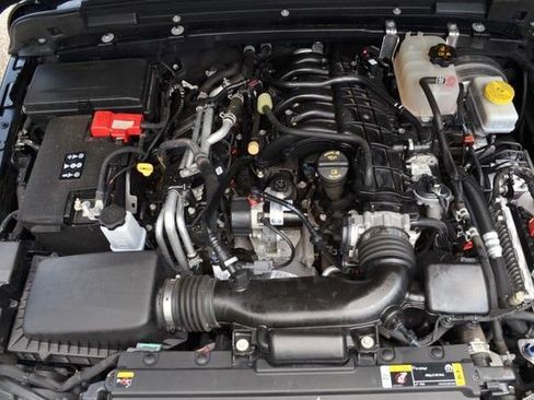 Used 2022 Jeep Wrangler Unlimited Sahara AWD/4WD image 37