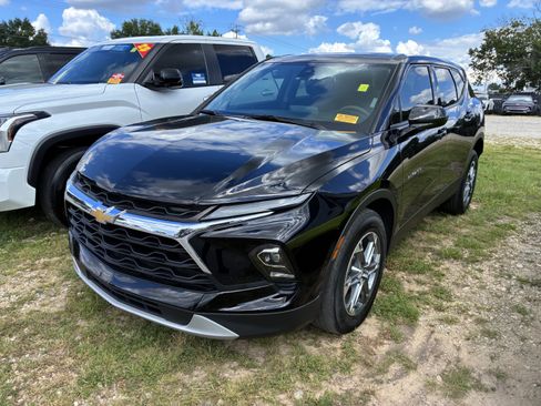 Used 2023 Chevrolet Blazer LT FWD image 3