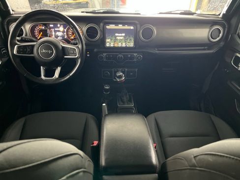 Used 2018 Jeep Wrangler Unlimited Sahara AWD/4WD image 26