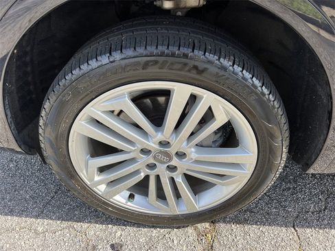 Used 2018 Audi Q5 2.0T Premium Plus w/ Premium Plus Package image 9