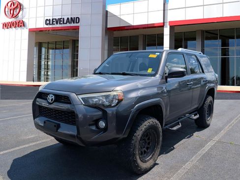 Used 2014 Toyota 4Runner SR5 AWD/4WD image 3