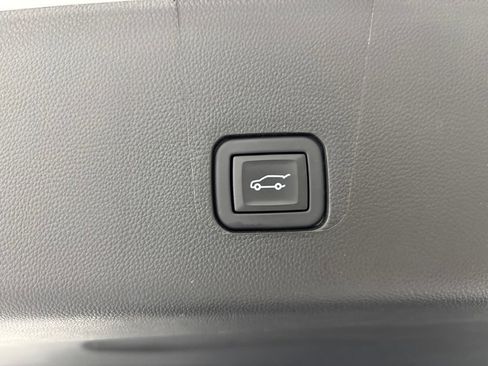 Used 2023 Chevrolet Traverse LT w/ LT Premium Package AWD/4WD image 58