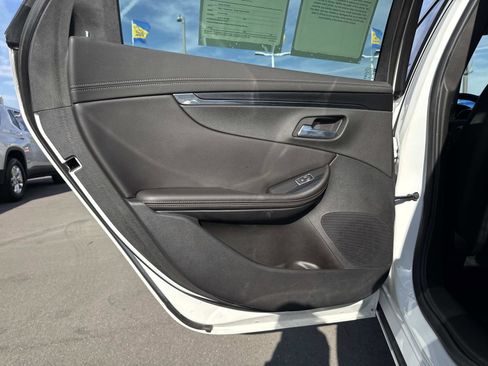 Used 2017 Chevrolet Impala LT w/ Leather Package image 23