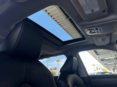 Used 2023 Toyota Highlander XLE FWD image 17