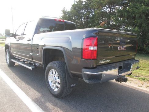 Used 2015 GMC Sierra 2500 SLE w/ SLE Preferred Package AWD/4WD image 9