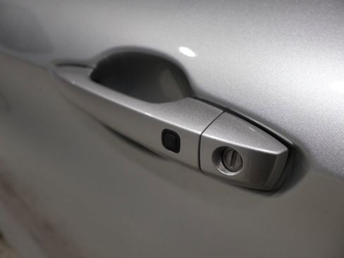 Used 2024 Mitsubishi Outlander SE image 9