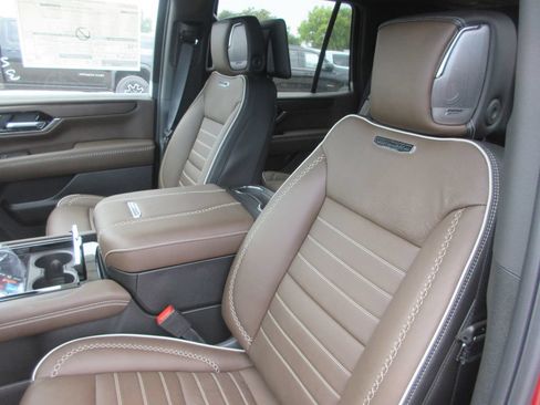 New 2026 GMC Yukon Denali Ultimate AWD/4WD image 11