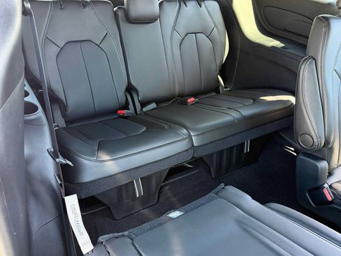 New 2026 Chrysler Pacifica Select AWD/4WD image 26