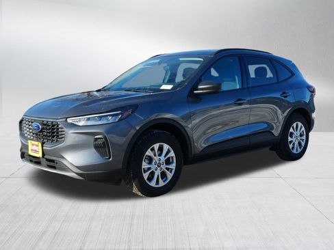 Used 2025 Ford Escape Active w/ Active Premium Tech Pack image 3