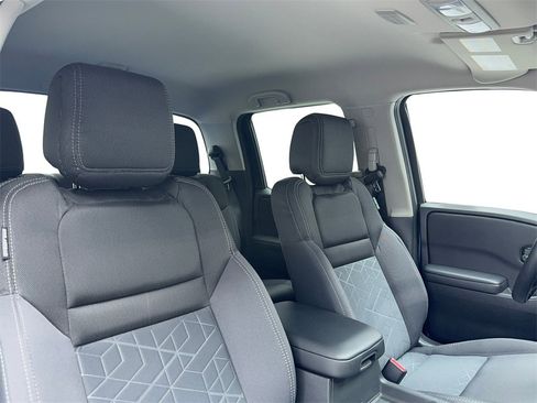 Used 2025 Nissan Frontier SV image 44