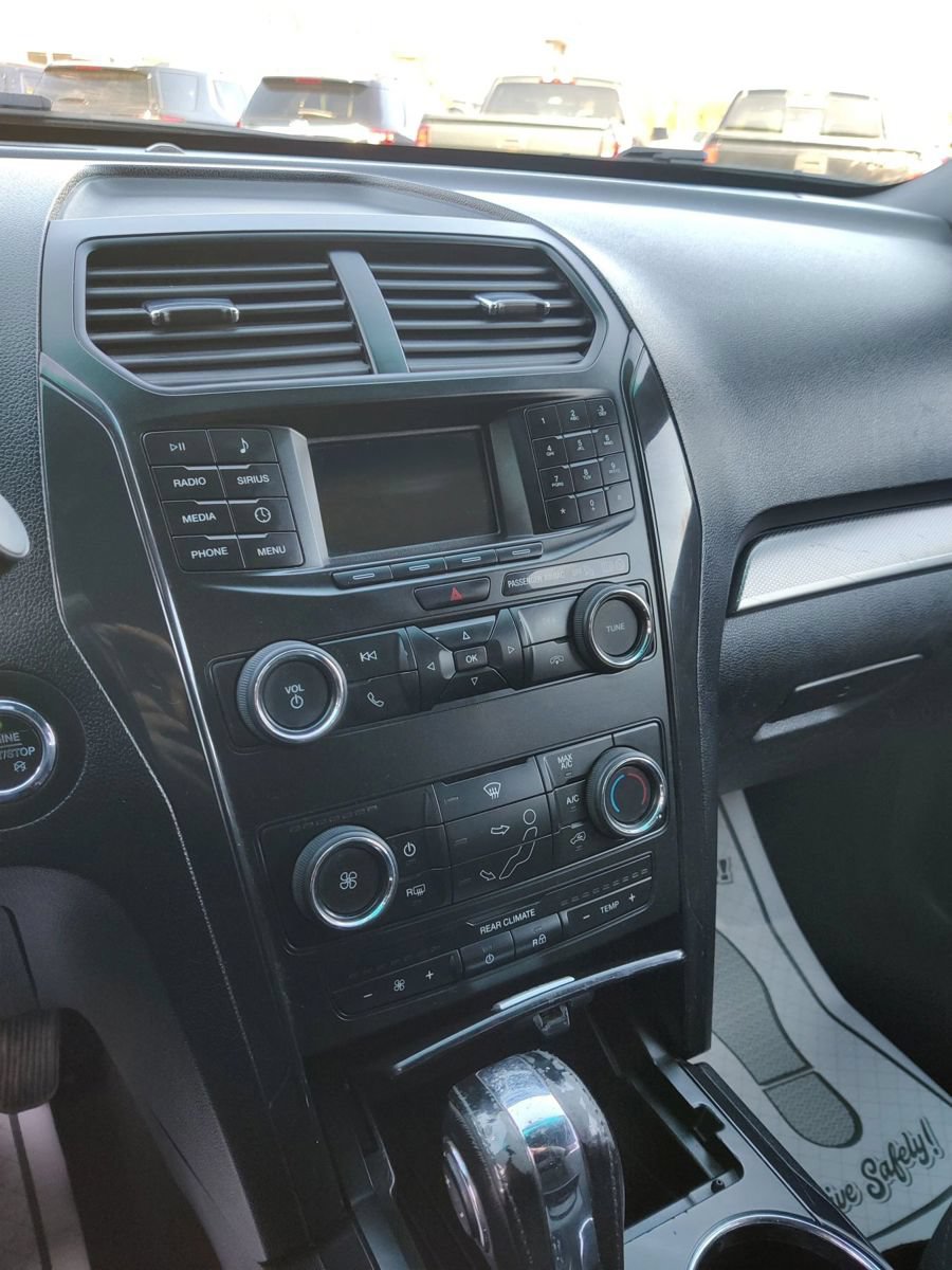 Used 2018 Ford Explorer XLT AWD/4WD image 21