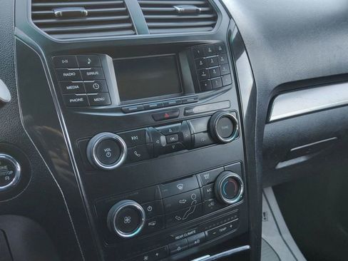 Used 2018 Ford Explorer XLT image 21