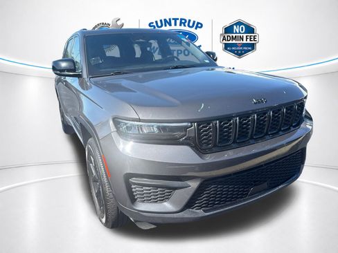 Used 2024 Jeep Grand Cherokee Altitude AWD/4WD image 16