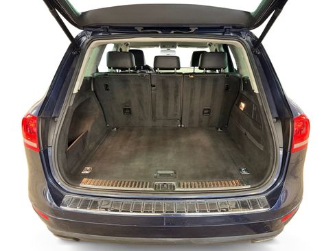 Used 2013 Volkswagen Touareg Sport image 26