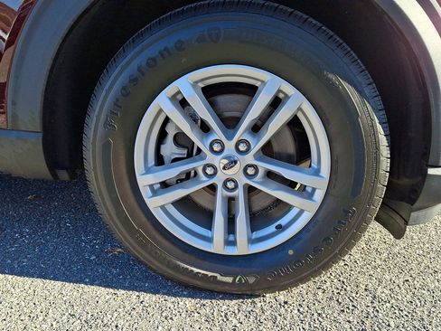 Certified 2022 Ford Explorer XLT w/ Equipment Group 202A image 8