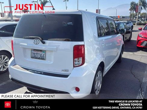 Used 2014 Scion xB FWD image 2