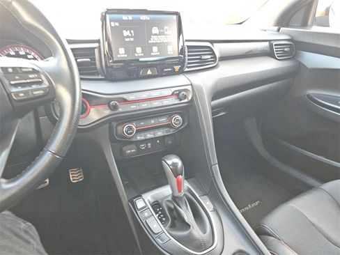 Used 2021 Hyundai Veloster Turbo image 30
